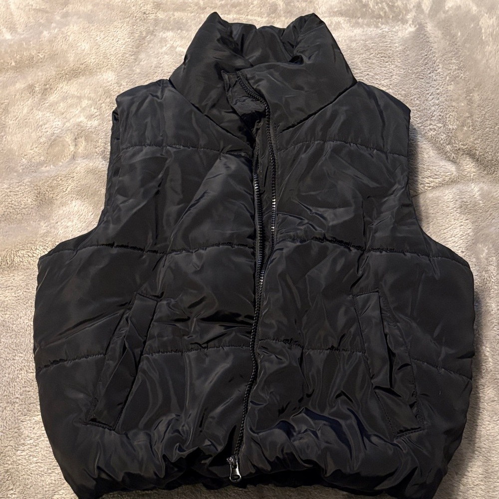 Amazon Essentials Black Puffer Vest